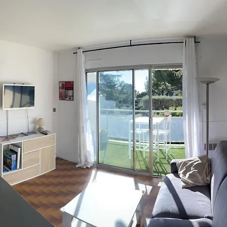 Joli Studio Avec Apercu Mer Et Acces Mer Appartamento La Ciotat