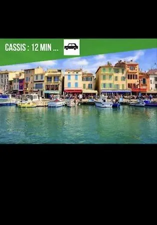 Joli Studio Avec Apercu Mer Et Acces Mer * La Ciotat