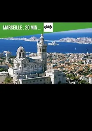 Joli Studio Avec Apercu Mer Et Acces Mer *